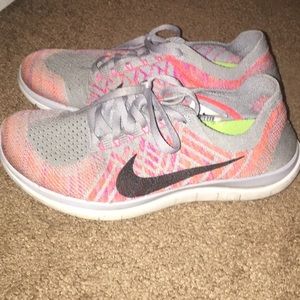 Pink nike trainers. Comfy running shoes.